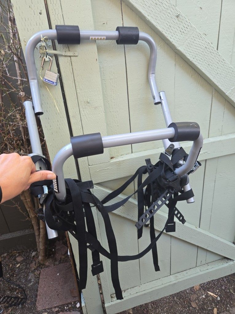 🚲 Thule Trunk Bike Rack – Adjustable & Sturdy