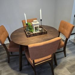 Dinning Table w/4 Chairs 