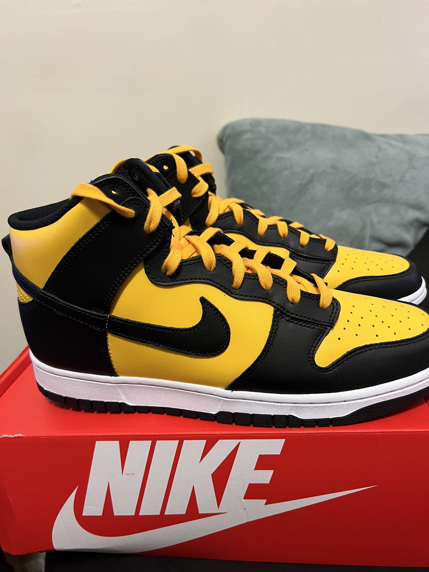 Nike Dunk High “Reverse Goldenrod” Size 12