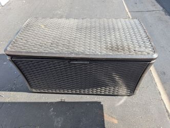 Suncast deck box XL 130+ gallon storage porch patio  heavy duty strong