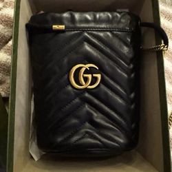 Gucci GG Marmont Matelasse Bucket Bag Mini Black Leather/Suede