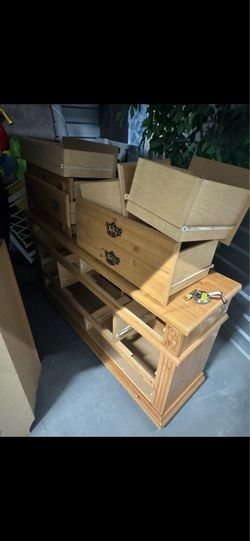 Dresser/Chester Drawers