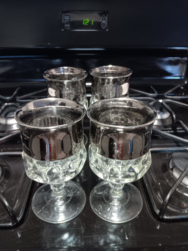 Vintage "Kings Crown" Wine 🍷 Glasses Set Of 4 Platinum Rimmed Colony Glass 