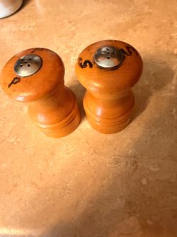 Nice Vintage Wooden Salt & Pepper Shakers set