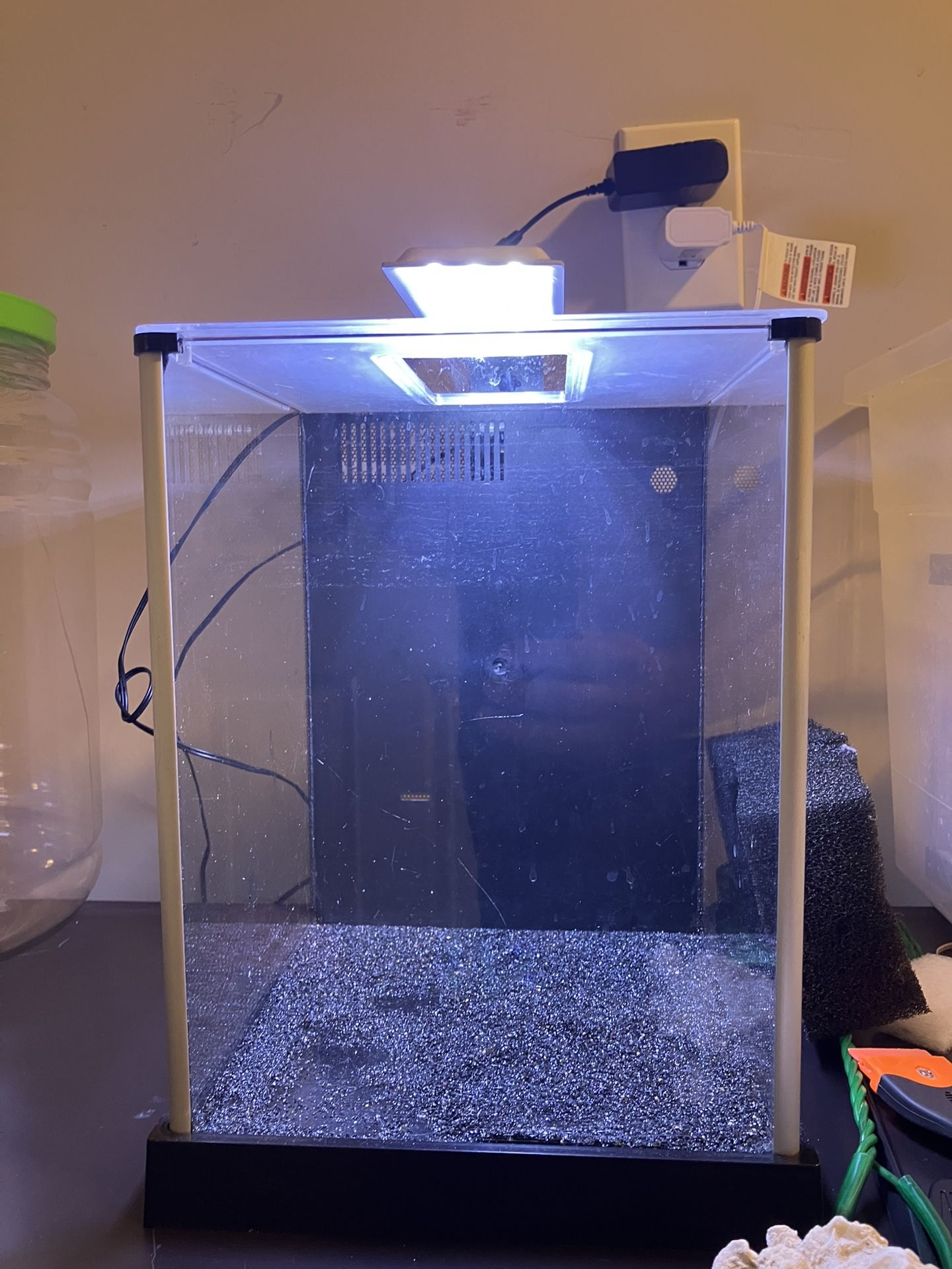 3.5 Gallon Aquarium With Lid & Light