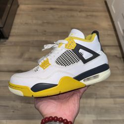 Jordan 4 Retro