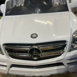 Kid’s Mercedes  wagon