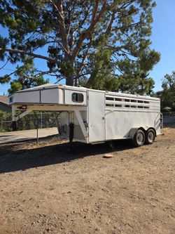 3 horse trailer