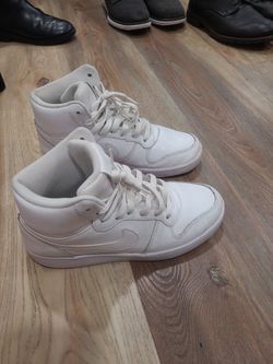 Nike women's/girls' shoes, size 6.5