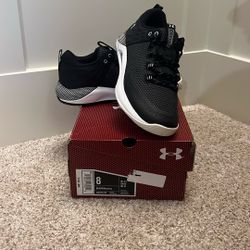 Ladies Volleyball Shoes - Size 8, NIB