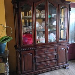 Vintage China Cabinets 