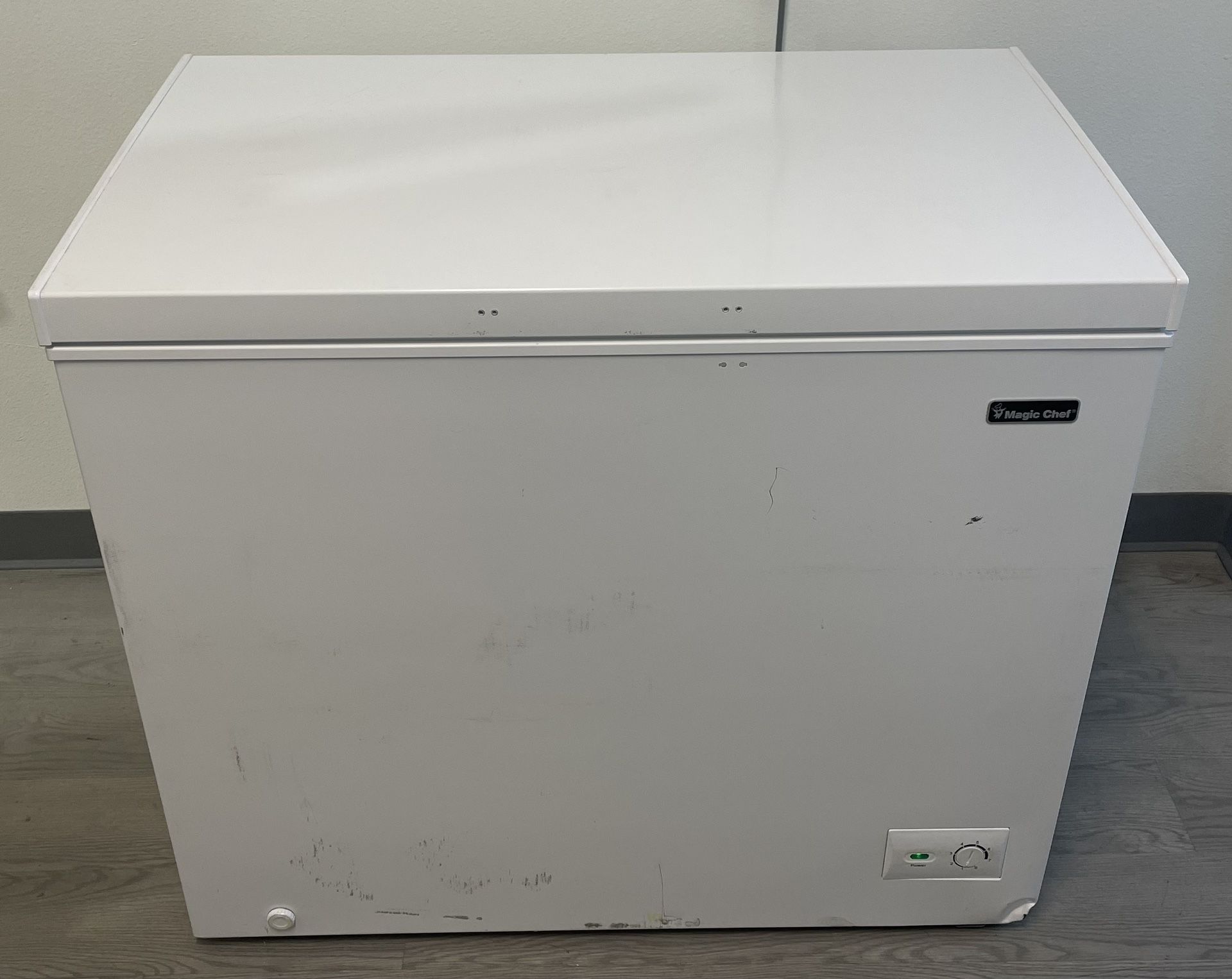 Magic Chef 8.7 cu. ft. Manual Defrost Chest Freezer in White