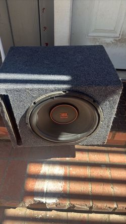 JBL 1000W Subwoofer in Carpeted Box