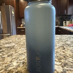 Iron Flask 32 Oz  Stainless Tumbler/ Water Bottle