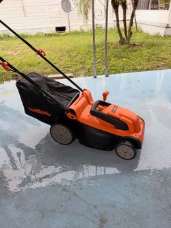 LawnMaster Electric Lawn Mower with Bag extension cord