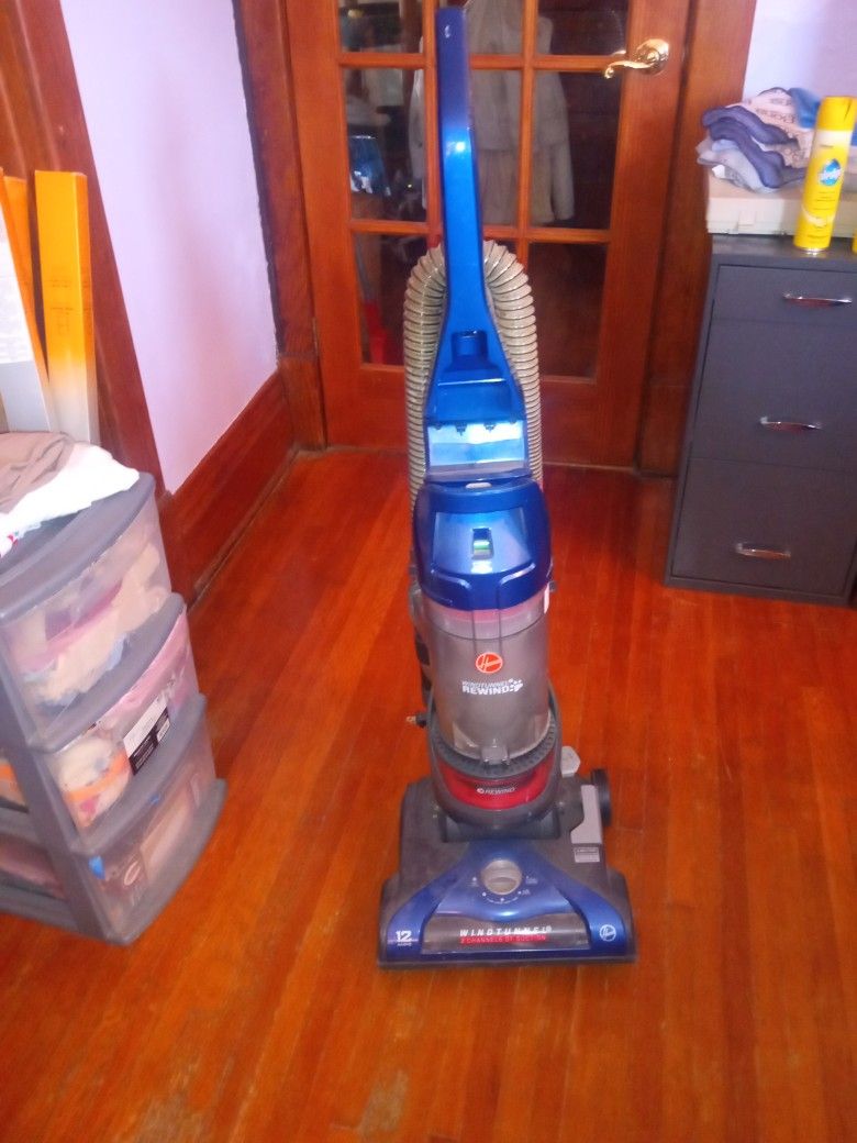 HOOVER Bagless Upright Vacuum Cleaner, UH71250V USED 40 for Sale in