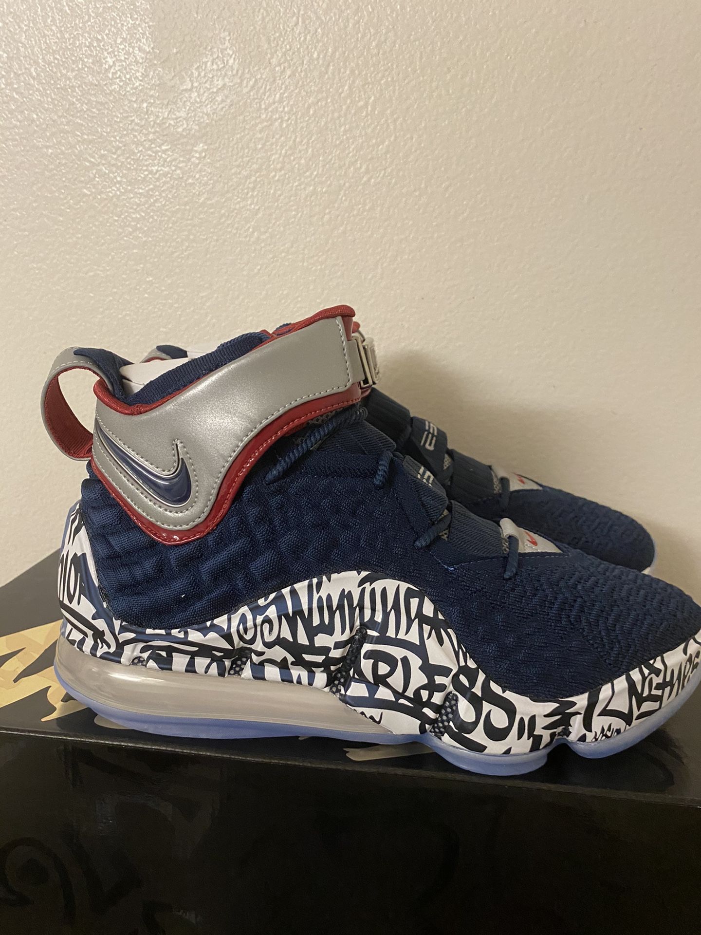 Lebron 17 Blue Graffiti Remix ( size 9.5 )