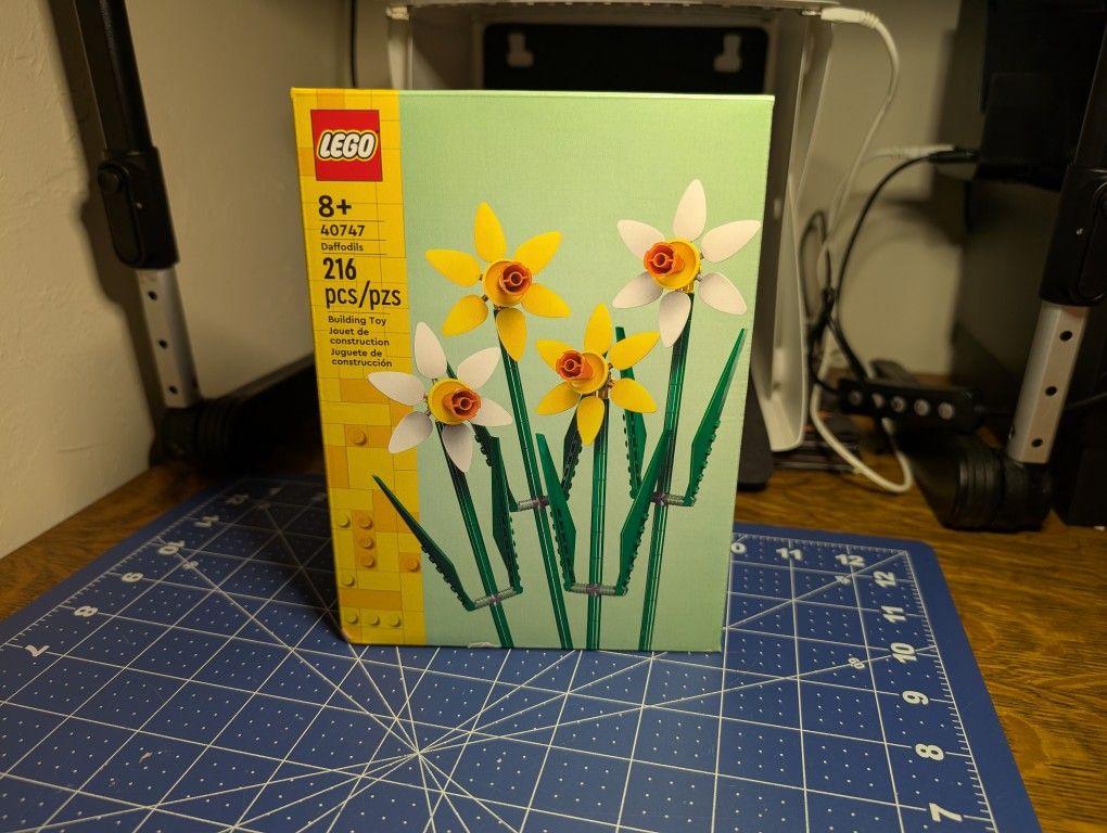 LEGO LEGO Flowers: Daffodils (40747) LEGO Creator Expert NEW IN BOX