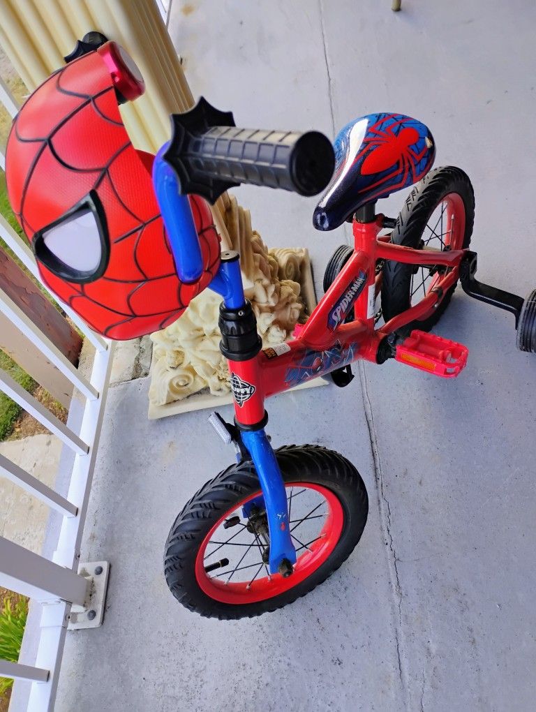 SPIDER MAN BIKE WITH TRAINING WHEELS & THE HEAD LIGHTS UP & STORAGE IN BACK OF HEAD/ REASONABLE OFFERS WELCOME