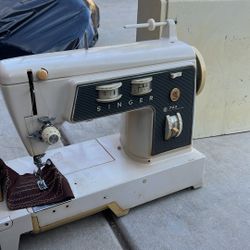 Singer 722 Sewing Machine