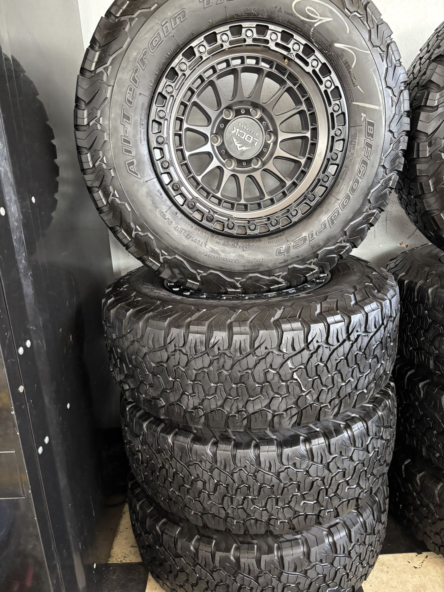 Bendo Rines Nuevos Con Llantas Usadas Para Toyota Tacoma Chevy Silverado 