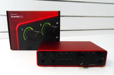 FOCUSRITE SCARLETT 2i2 AUDIO INTERFACE IN ORIGINAL BOX.