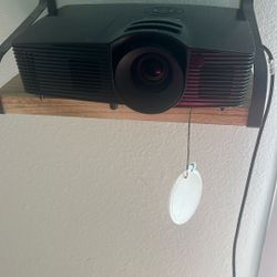Optoma Projector And Screen
