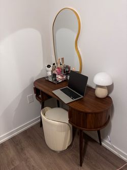 ENTIRE VANITY WITH SEAT AND MIRROR