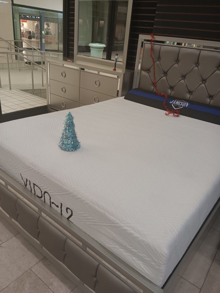 *Black Friday Now!!!*---Sophisticated Jasmine Queen/King Bedroom Sets---From $699!!!---Delivery And Financing😎