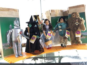 Vintage wizard of oz set !!