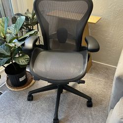 Hermam Miller Remastered Size B Office Chair