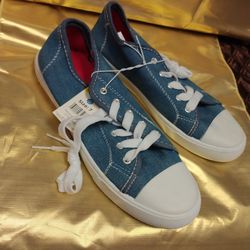 New With Tags Chuck Taylor Style
