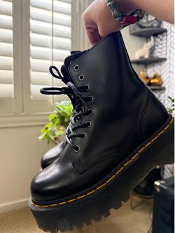 DR. MARTENS JADON BOOT SMOOTH LEATHER PLATFORMS