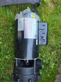 Pool pump  see pictures  like new