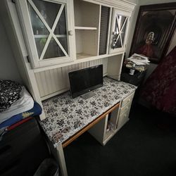 Large Desk for $120 (PICKUP IN ESCO ONLY)