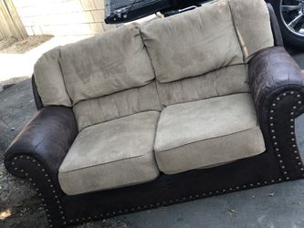 Love seat. Clean and comfy.