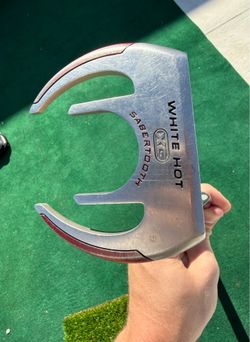 Odyssey White Hot XG Sabertooth Putter 34” with Headcover