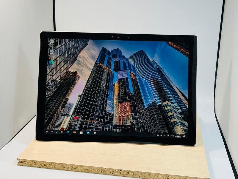 Microsoft Surface Pro 4 Core i5-6300u 2.50Ghz 4GB//128GB Laptop//Tablet Touchscreen