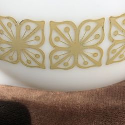 Vintage Pyrex 444 4-qt Cinderella Mixing Bowl. Light Green Square Flowers. 