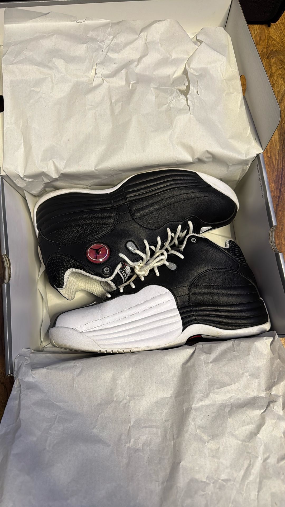 Shoes ( Jordan Jump Man Team 1 )