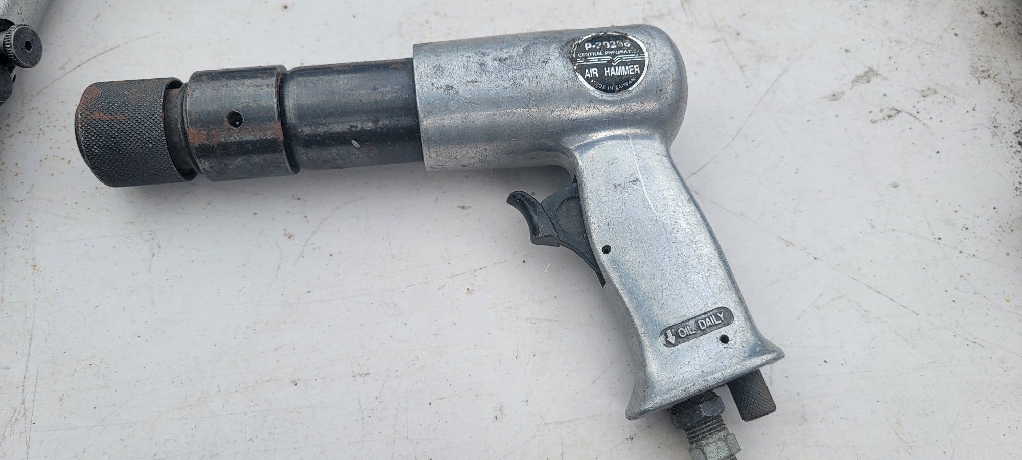 Central Pneumatic Air Hammer Chisel