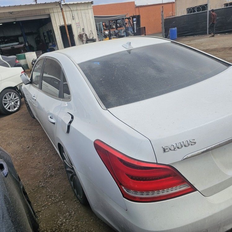 2014 Hyundai Equus 5.0 Parts Parting Out