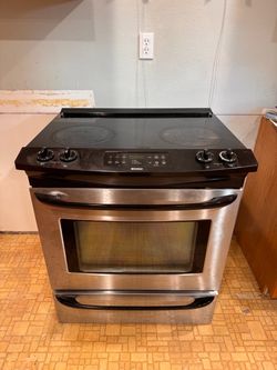 Oven - electric - free - needs bottom element