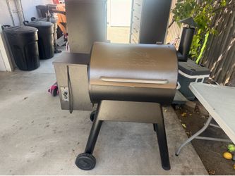 Traeger grill smoker