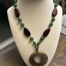 Vintage SAQ Avon Wood Green Beaded Antiqued Bronze Tone Pendant BOHO Necklace