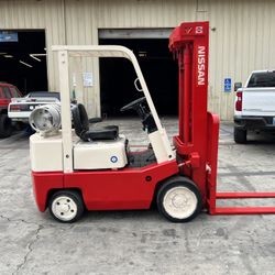 2004 Nisan Forklift 3 Stage 