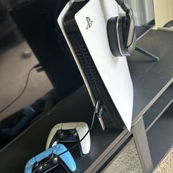 PS5 With 1TB And 2 Controllers And TB HEADSET