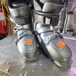 Ski Boots  Size 26