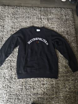 Black crew hoodie