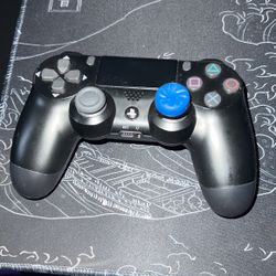 Original PS4 Controller bought Brand New 65$ Comes With a accessory Kontrol Freek 